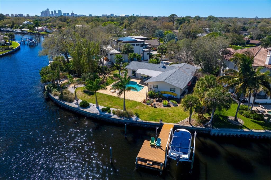 3399 MAPLE STREET NE ST PETERSBURG, FL 33704