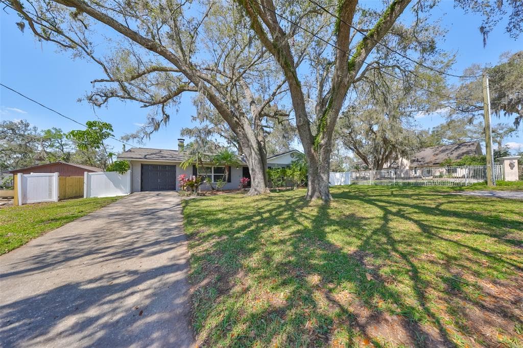 124 GOINS DRIVE SEFFNER, FL 33584