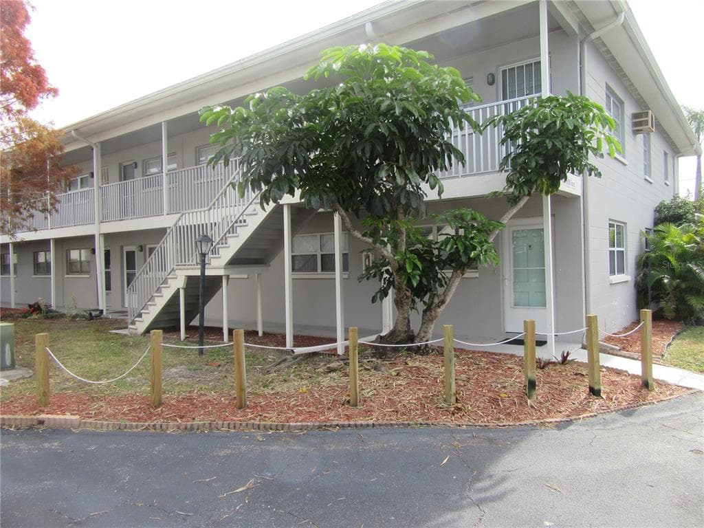 5916 5TH AVENUE N UNIT b6 ST PETERSBURG, FL 33710
