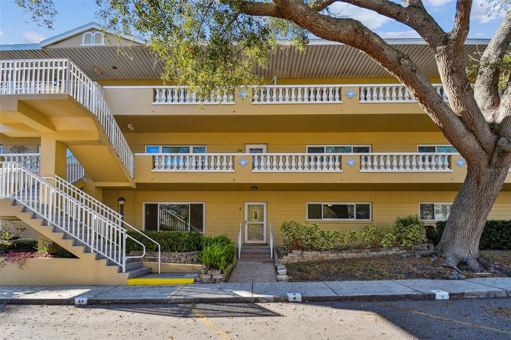 2220 SPANISH DRIVE UNIT 4 CLEARWATER, FL 33763