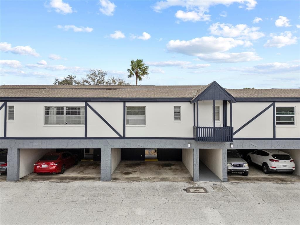 1127 KING ARTHUR COURT UNIT 303 DUNEDIN, FL 34698