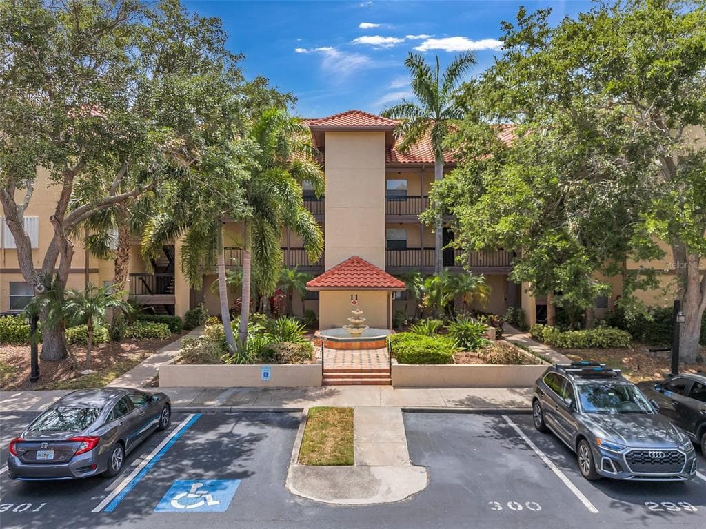 2400 FEATHER SOUND DRIVE UNIT 1136 CLEARWATER, FL 33762
