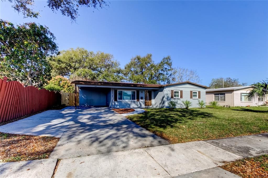 5806 CRESTHILL DRIVE TAMPA, FL 33615