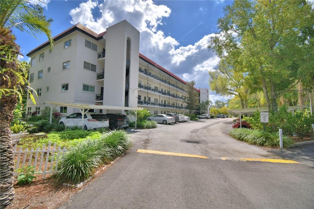 200 EL CAMINO DRIVE UNIT 206 WINTER HAVEN, FL 33884