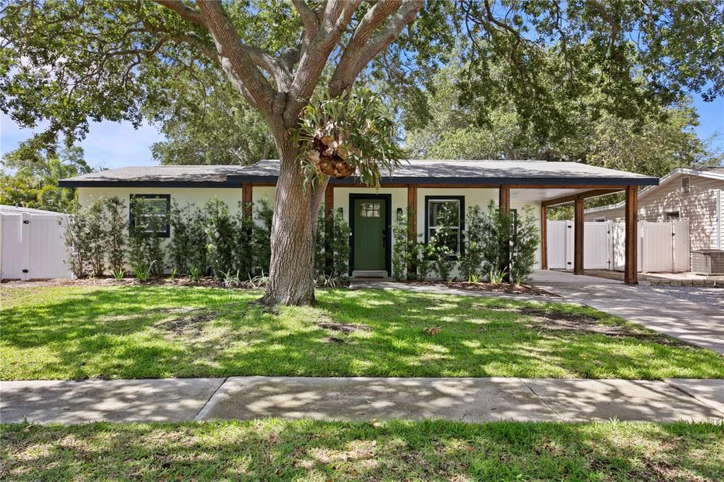 2912 W WINTHROP ROAD TAMPA, FL 33611