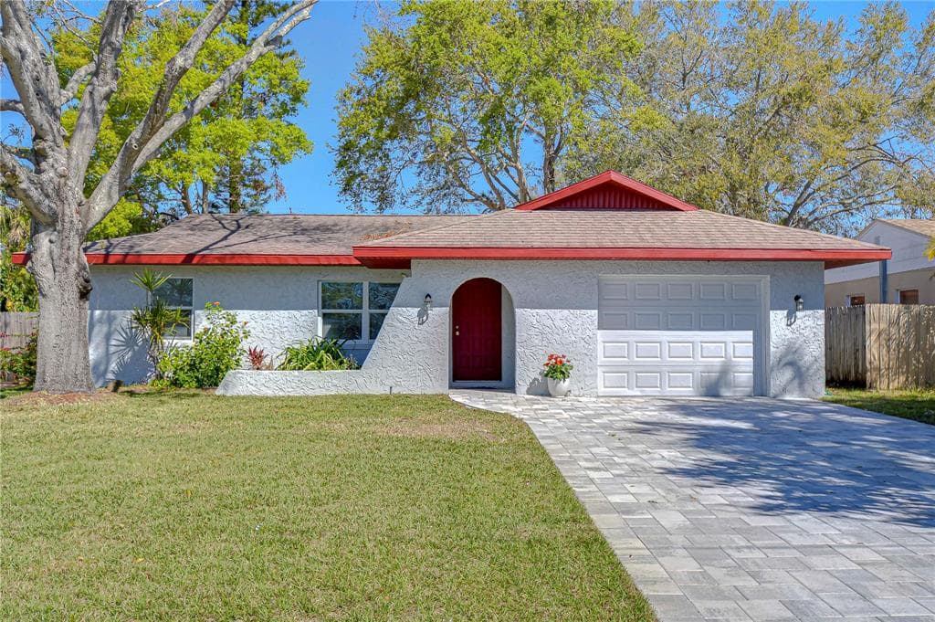 217 41ST AVENUE NE ST PETERSBURG, FL 33703