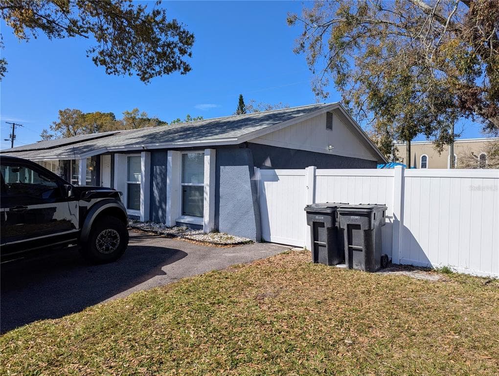 8810 PLUM GROVE COURT TAMPA, FL 33634