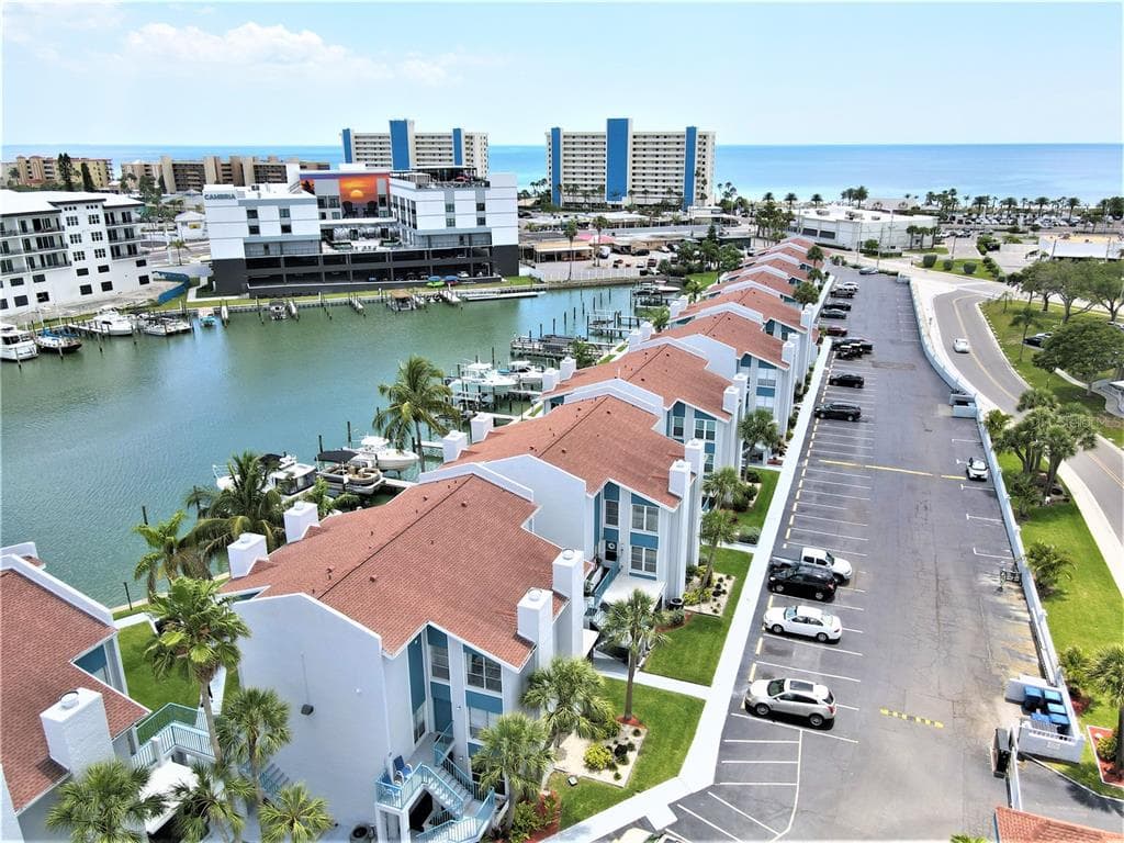 171 MEDALLION BOULEVARD UNIT G MADEIRA BEACH, FL 33708