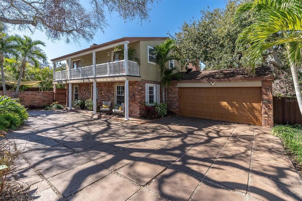 8390 39TH AVENUE N ST PETERSBURG, FL 33709