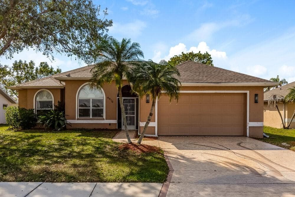 4910 23RD STREET E BRADENTON, FL 34203