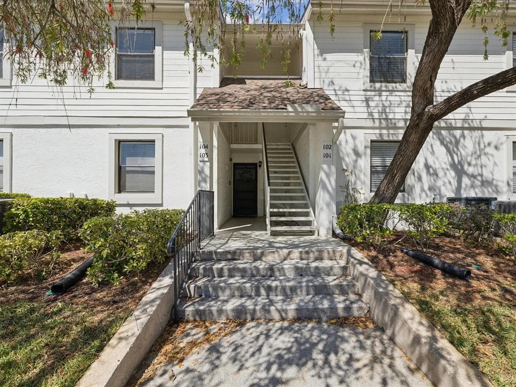 104 MEADOW LANE UNIT 104 OLDSMAR, FL 34677