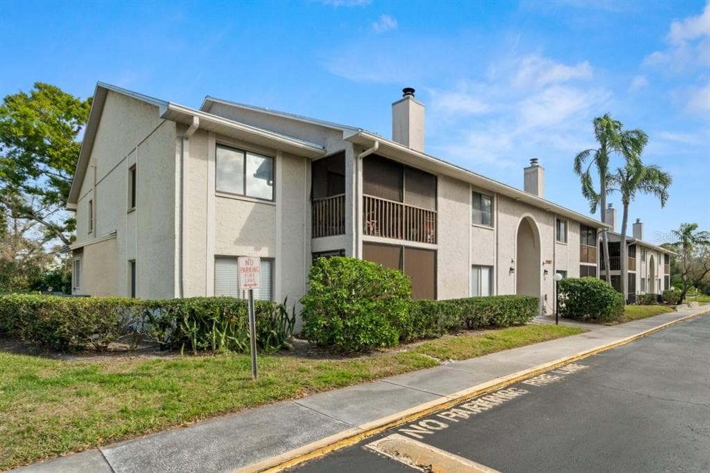 2087 HUNTERS GLEN DRIVE UNIT 126 DUNEDIN, FL 34698