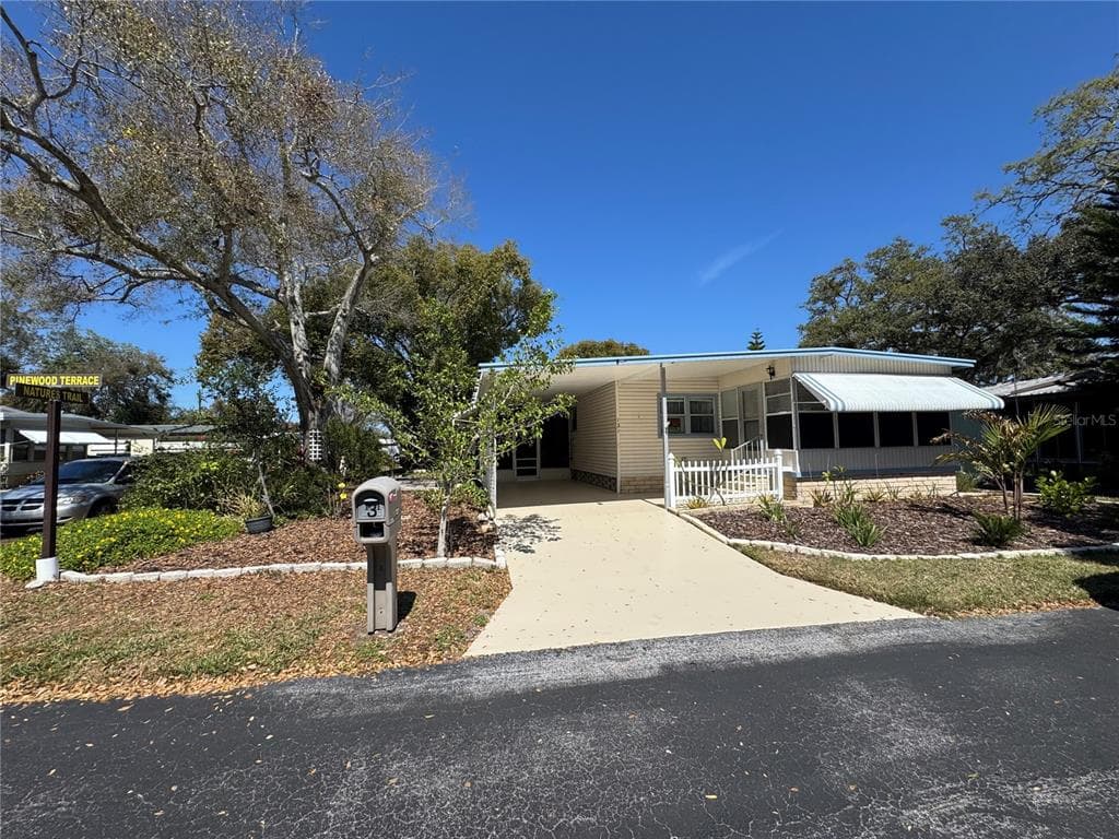 131 PINEWOOD TERRACE UNIT 8 SAFETY HARBOR, FL 34695