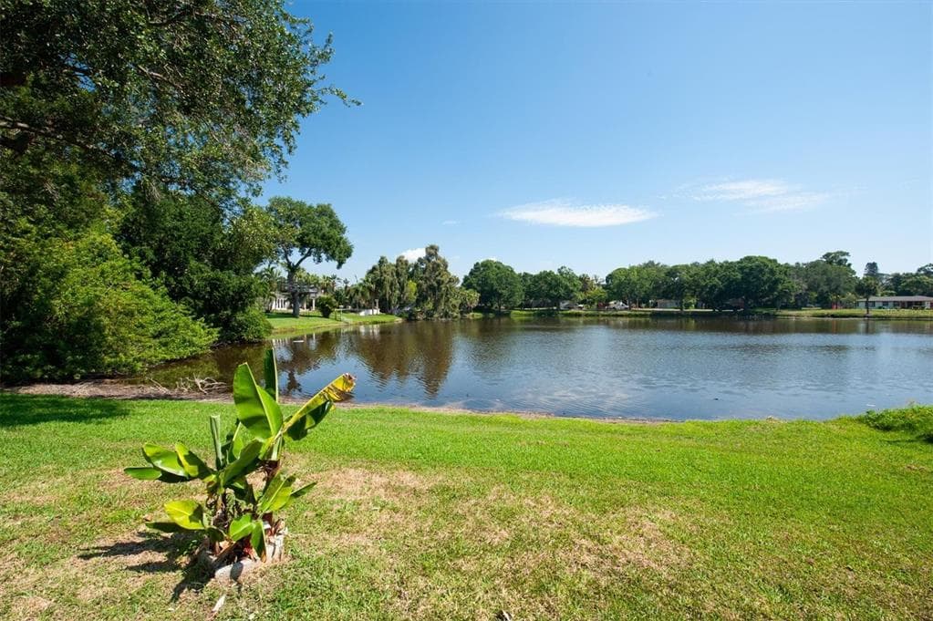 867 PINELLAS POINT DRIVE S ST PETERSBURG, FL 33705