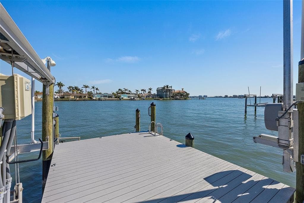 5451 OAKHURST DRIVE SEMINOLE, FL 33772