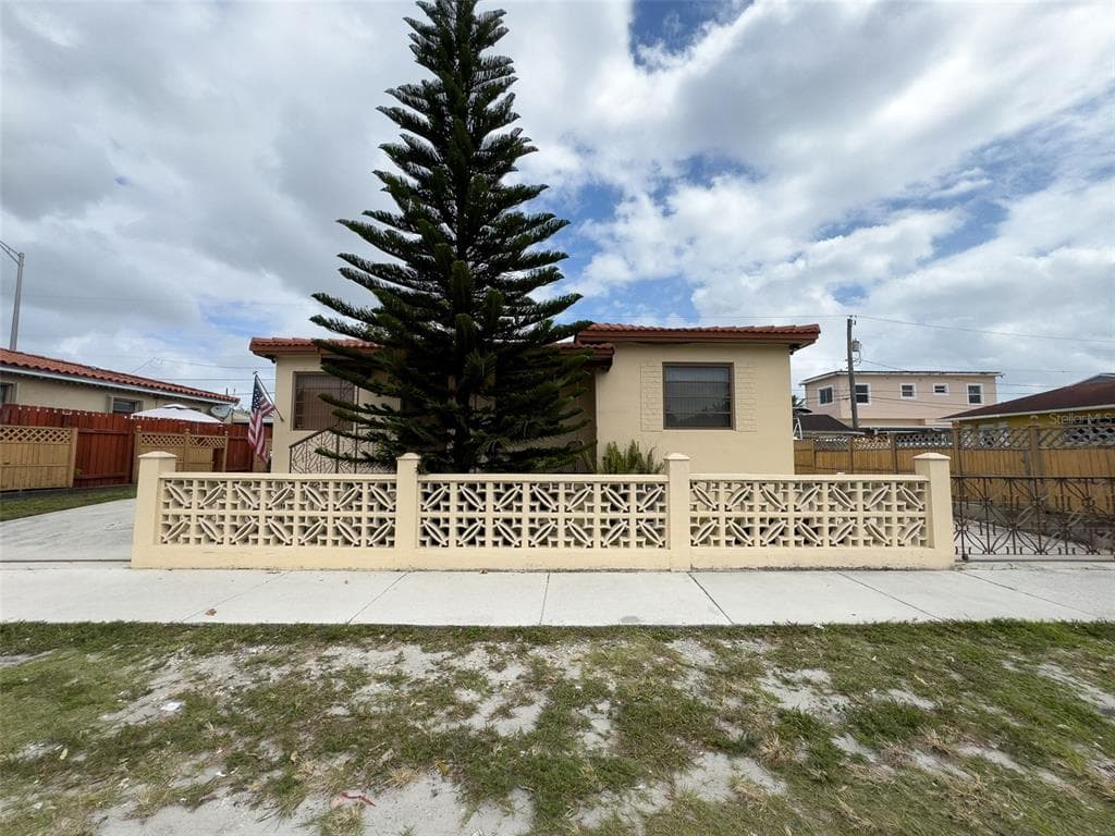 4485 E 8TH AVENUE HIALEAH, FL 33013