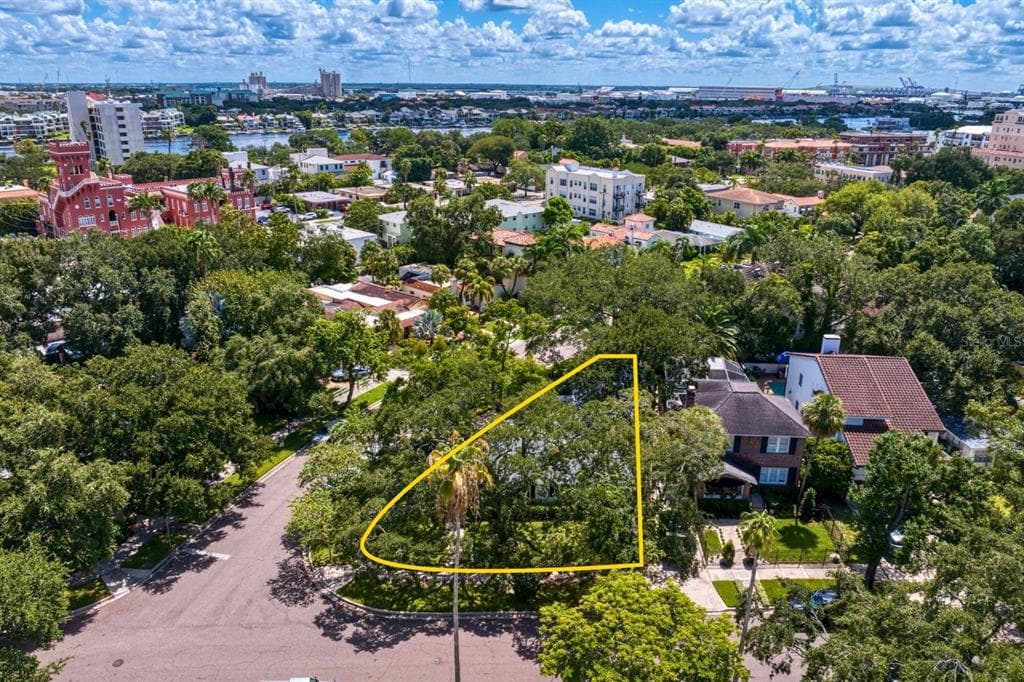 43 AEGEAN AVENUE TAMPA, FL 33606