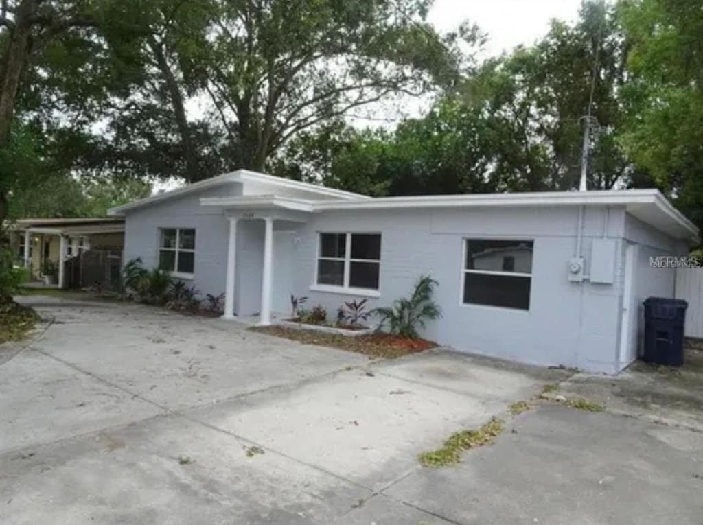 2304 W SLIGH AVENUE