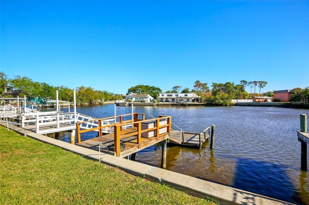 609 WESTWINDS DRIVE UNIT 4 PALM HARBOR, FL 34683
