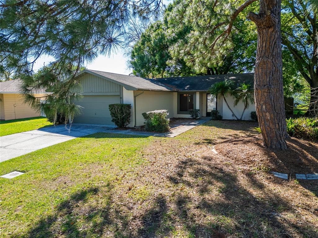 3823 WOODBURN LOOP E LAKELAND, FL 33813