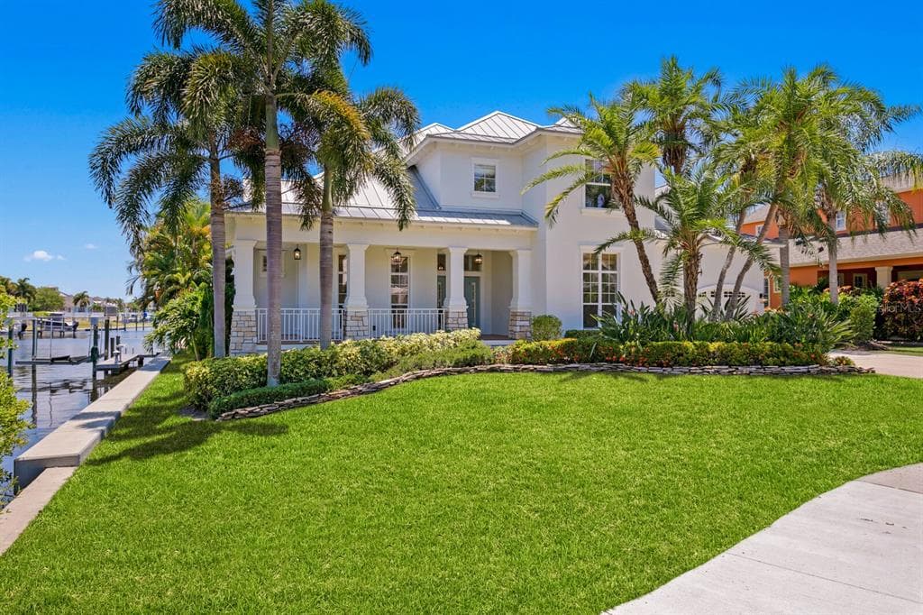 708 ISLEBAY DRIVE APOLLO BEACH, FL 33572