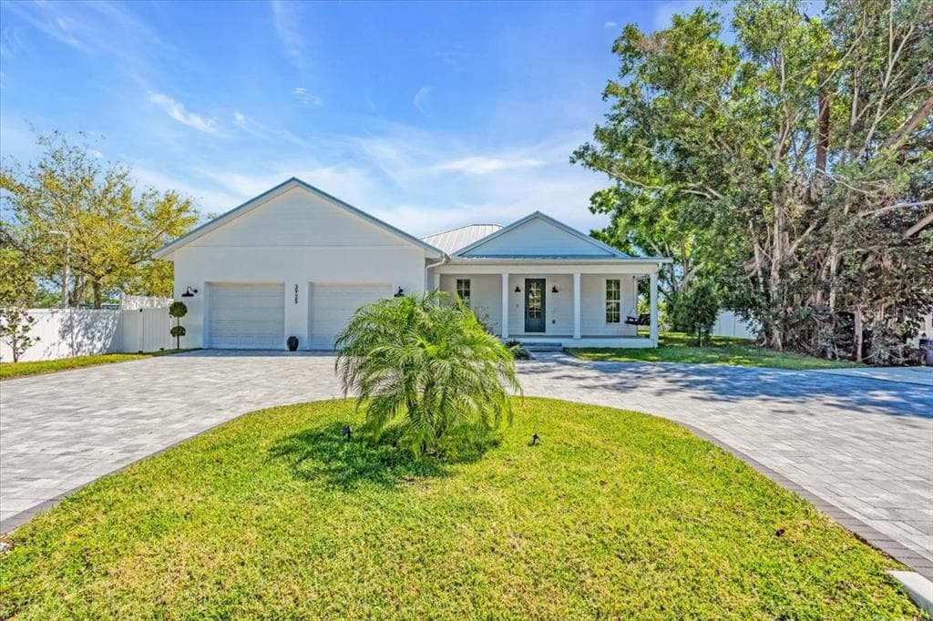 3925 BELL AVENUE SARASOTA, FL 34231