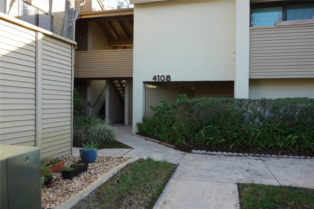4108 PINELAKE LANE UNIT 102 TAMPA, FL 33618