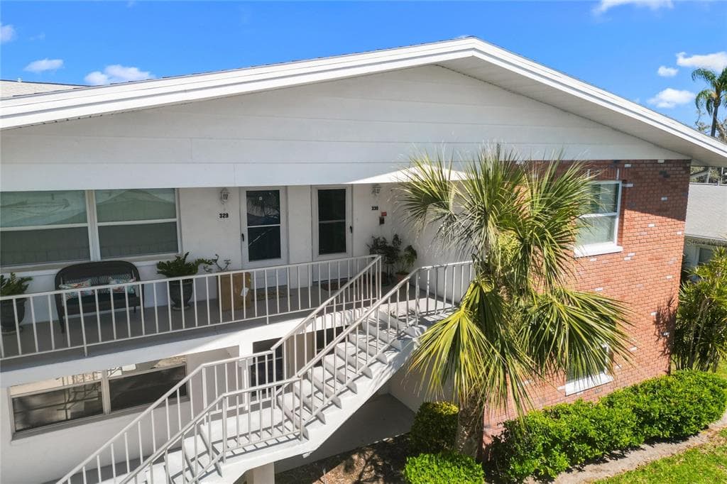 330 BRANDY WINE DRIVE UNIT 330 LARGO, FL 33771