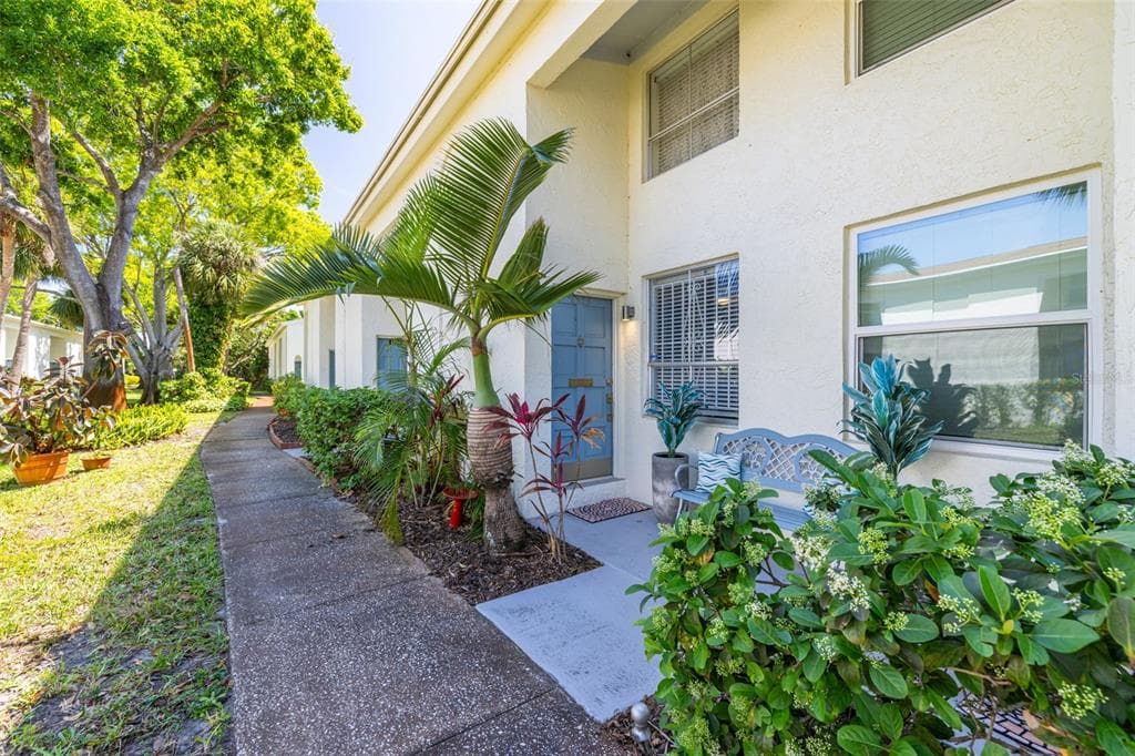 4228 LA DEGA COURT TAMPA, FL 33611