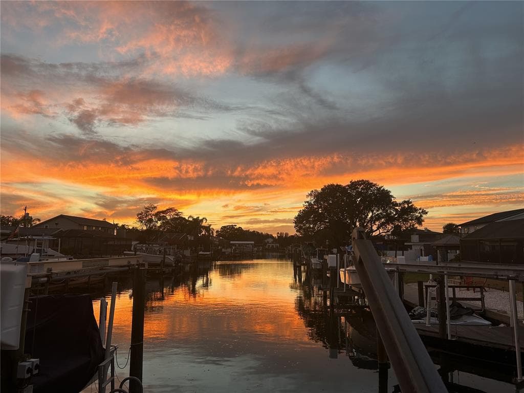 4806 BAY CREST DRIVE TAMPA, FL 33615