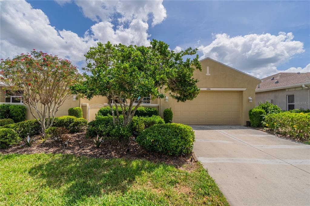 2286 SIFIELD GREENS WAY UNIT 2286 SUN CITY CENTER, FL 33573