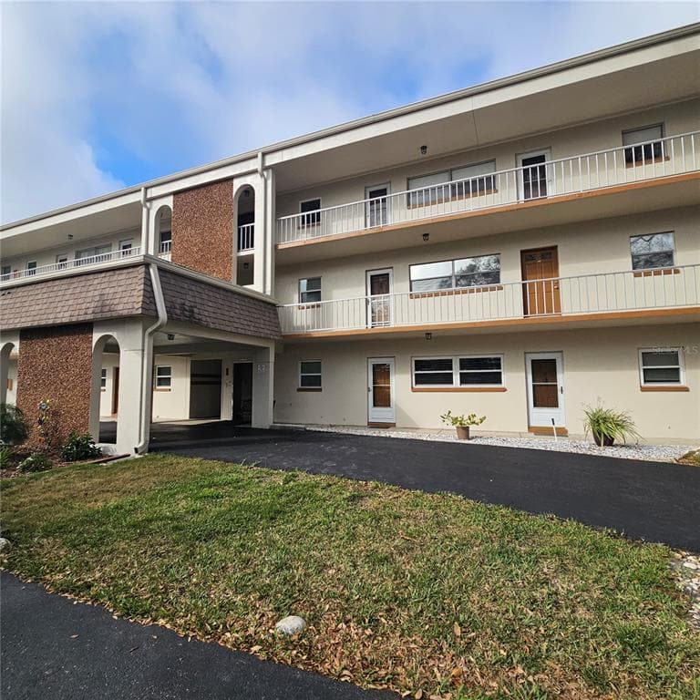 5880 38TH AVENUE N UNIT 107 ST PETERSBURG, FL 33710