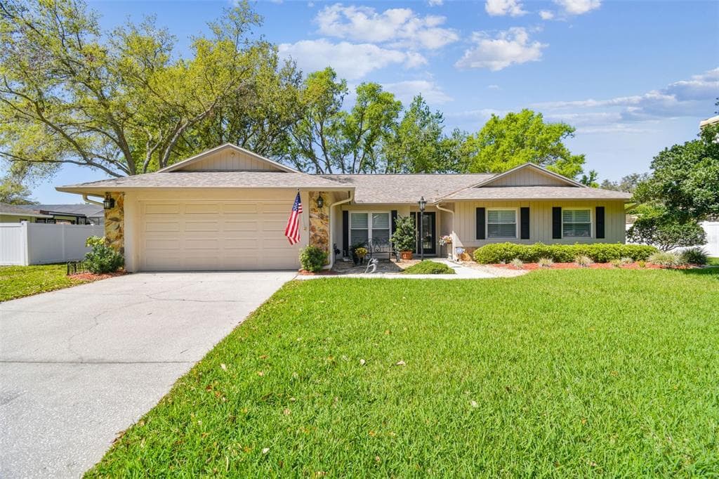 3952 APPLEGATE CIR