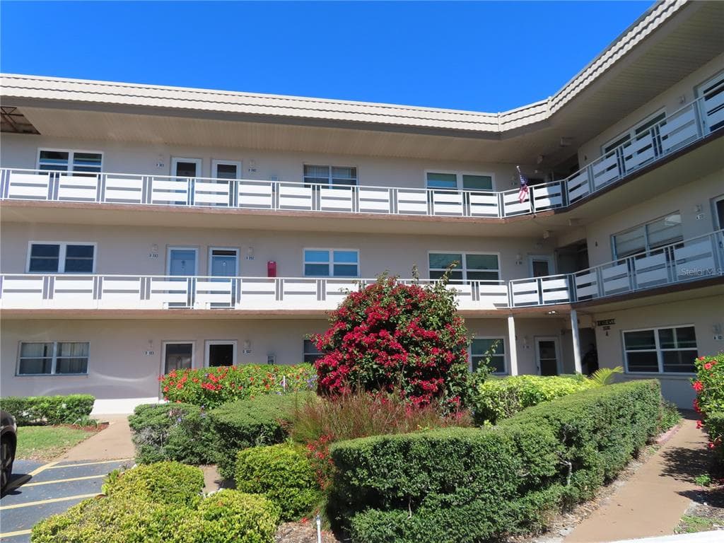 5530 80TH STREET N UNIT B201 ST PETERSBURG, FL 33709