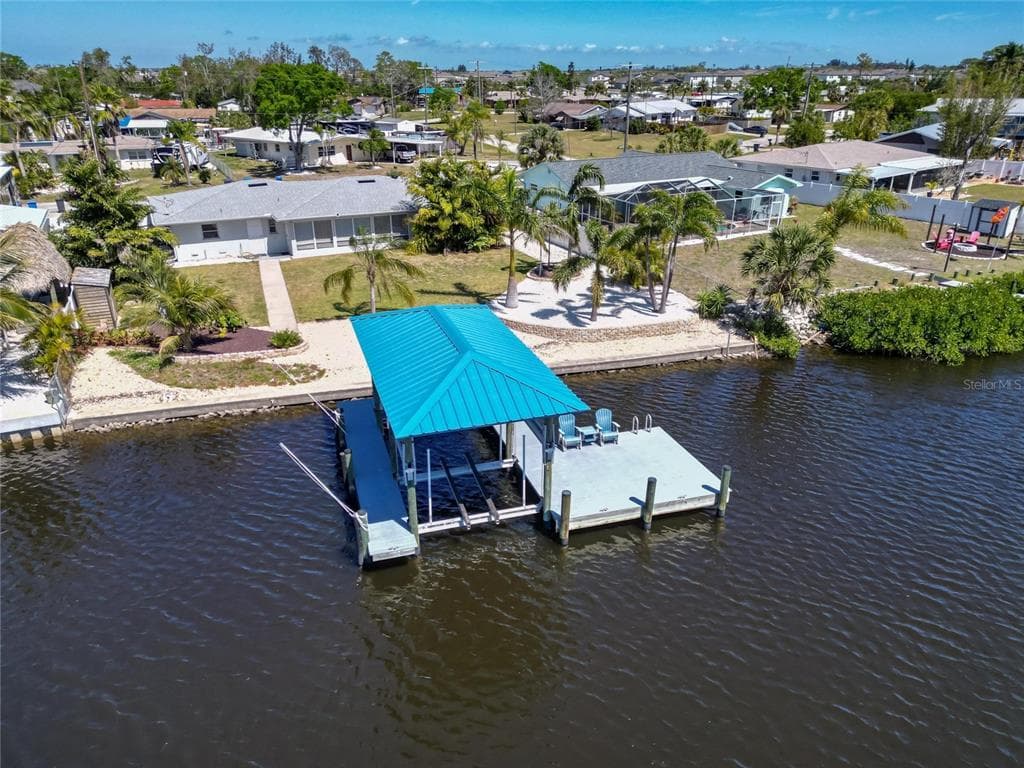 810 BLUE HERON BOULEVARD RUSKIN, FL 33570