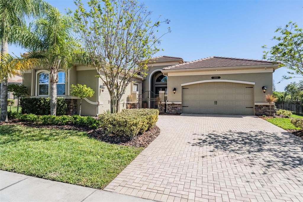 2468 COCO PALM CIRCLE