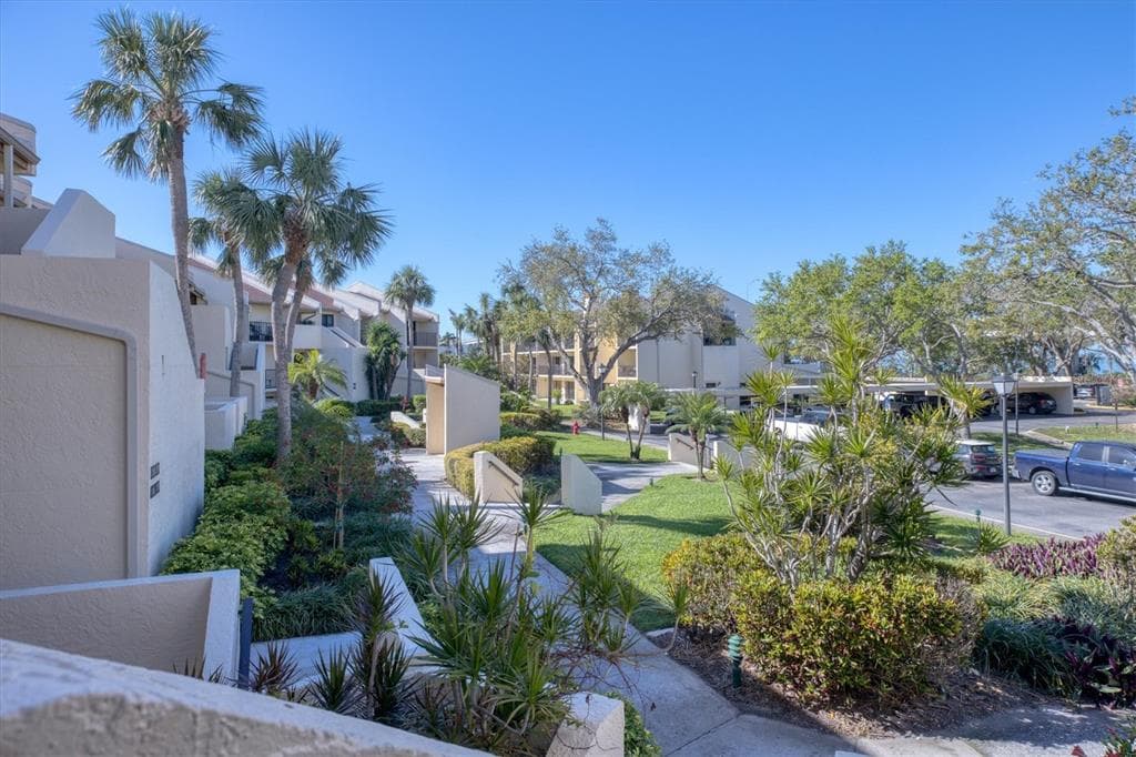 7540 SUNSHINE SKYWAY LANE S UNIT 117 ST PETERSBURG, FL 33711
