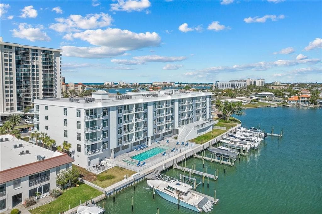 415 ISLAND WAY UNIT 304