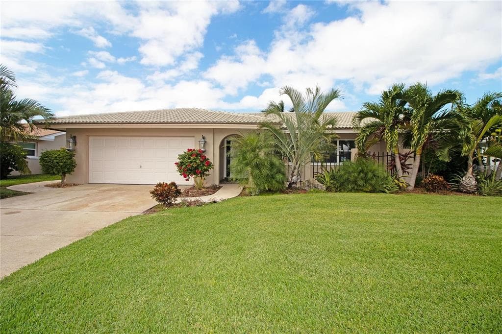 2003 MICHIGAN AVENUE NE ST PETERSBURG, FL 33703