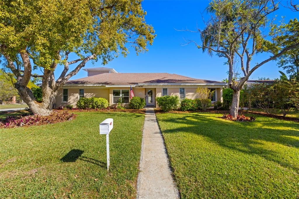 4837 W BAY COURT AVENUE TAMPA, FL 33611