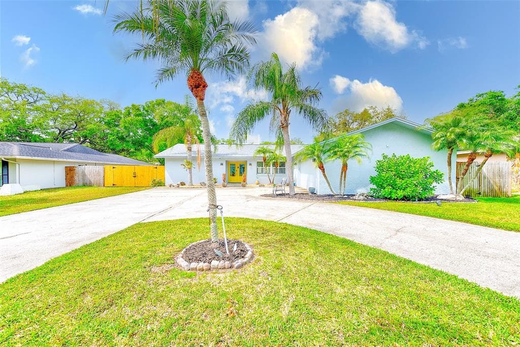 921 WOODLAND DRIVE PALM HARBOR, FL 34683