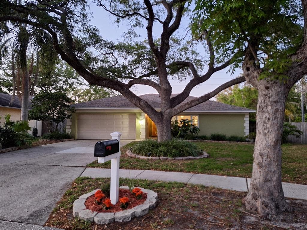 30 HARBOR LAKE CIRCLE SAFETY HARBOR, FL 34695