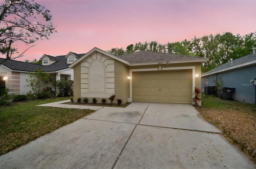 7423 OXFORD GARDEN CIRCLE APOLLO BEACH, FL 33572