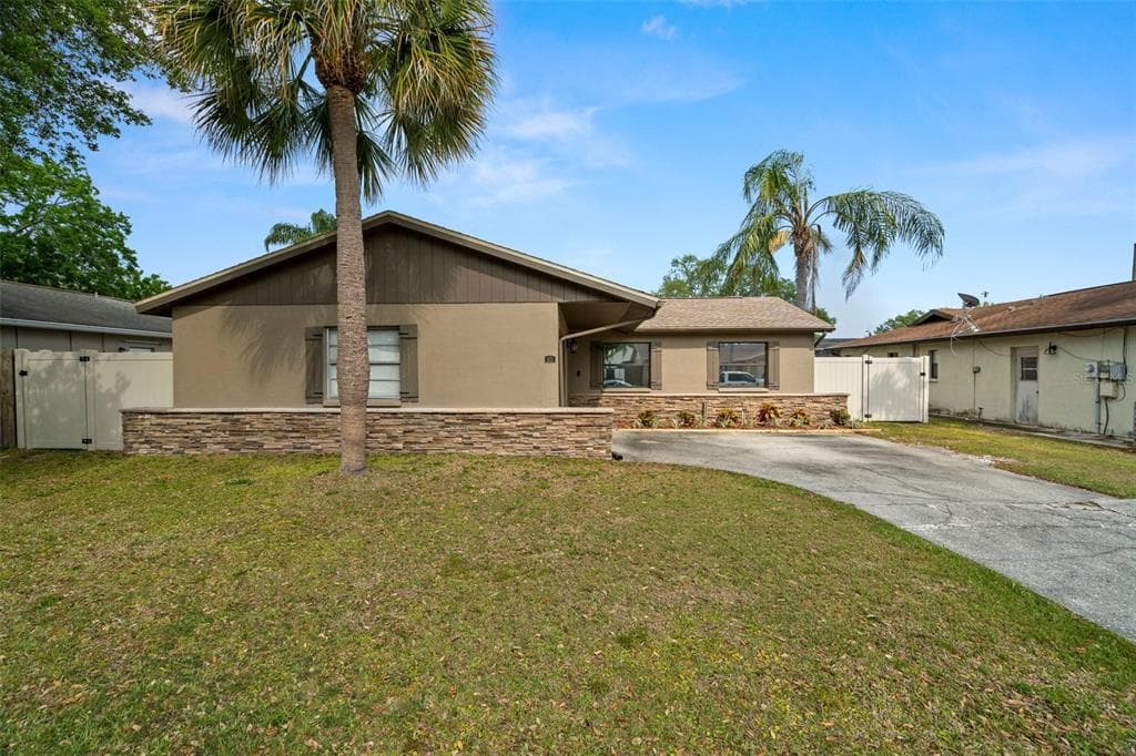 611 LIMETREE DRIVE OLDSMAR, FL 34677