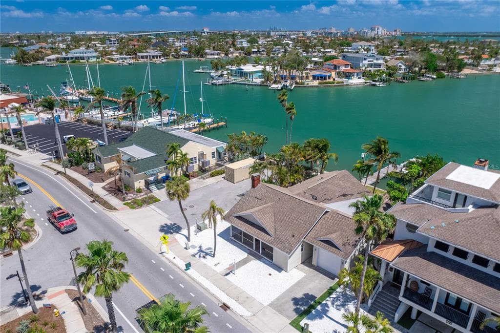 2107 PASS A GRILLE WAY ST PETE BEACH, FL 33706