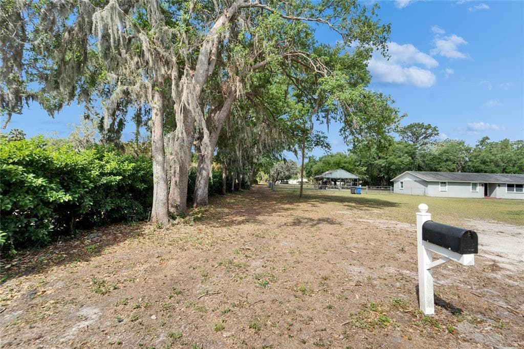 8209 EDISON ROAD LITHIA, FL 33547