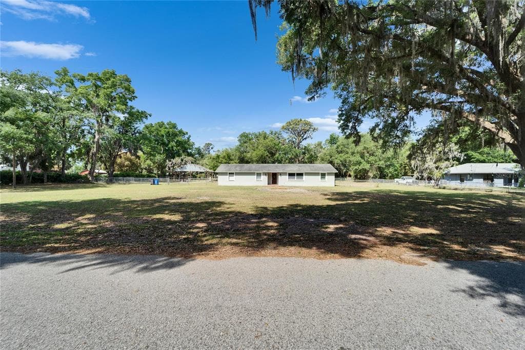 8211 EDISON ROAD LITHIA, FL 33547