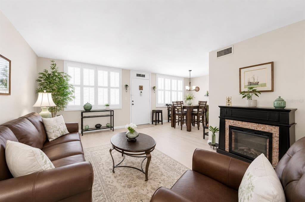 4720 LOCUST STREET NE UNIT 206