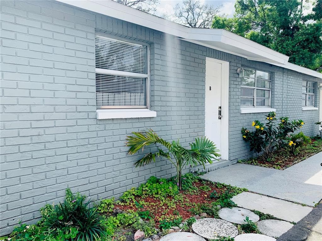 8807 N MULBERRY STREET UNIT B TAMPA, FL 33604