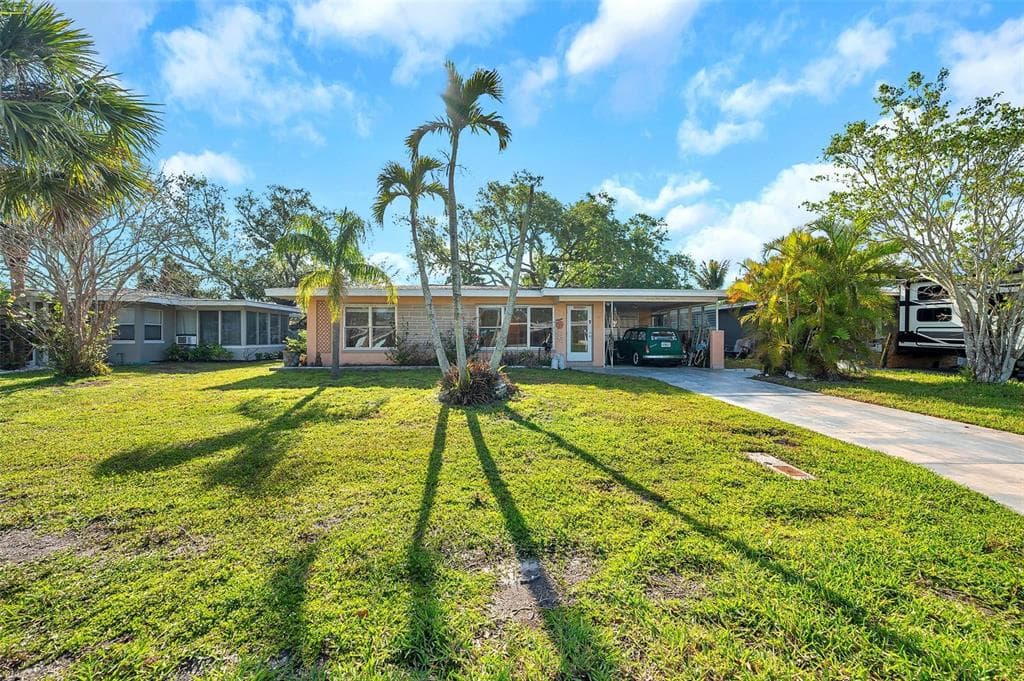 2481 DEL RIO WAY